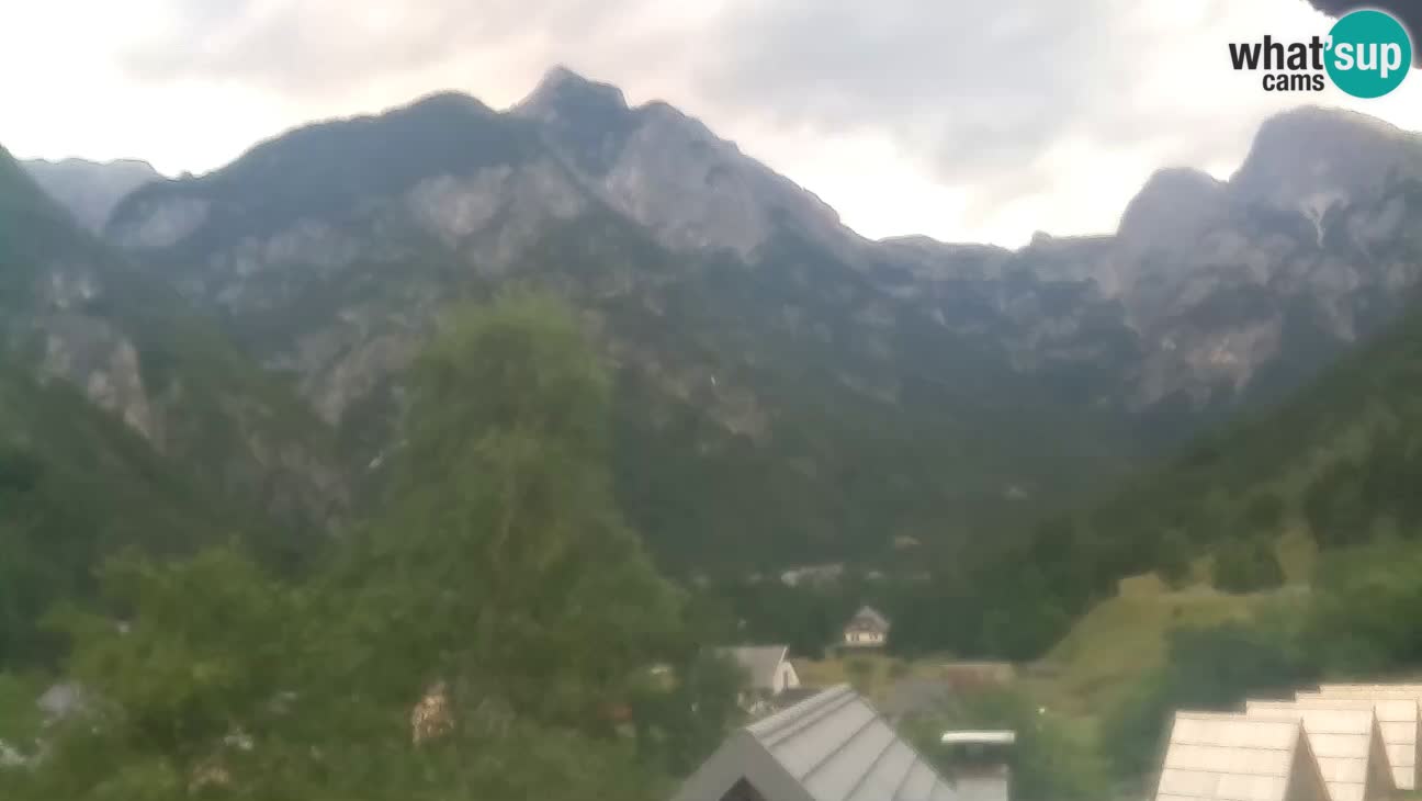 Webcam Trenta – View of Šplevt, Pihavec and Prisojnik