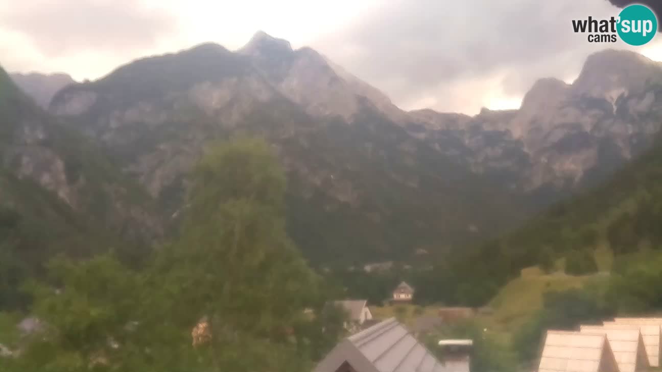 Spletna kamera Trenta – Pogled na Šplevt, Pihavec in Prisojnik
