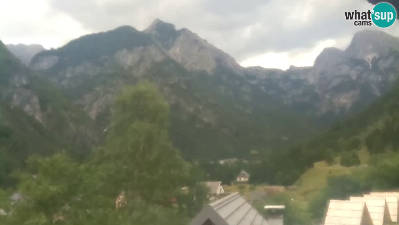 Spletna kamera Trenta – Pogled na Šplevt, Pihavec in Prisojnik