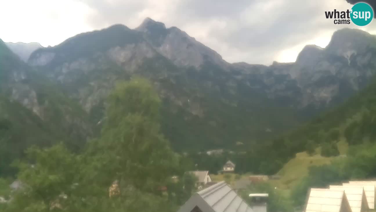 Spletna kamera Trenta – Pogled na Šplevt, Pihavec in Prisojnik