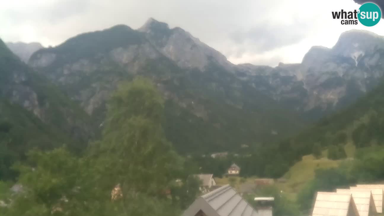 Spletna kamera Trenta – Pogled na Šplevt, Pihavec in Prisojnik