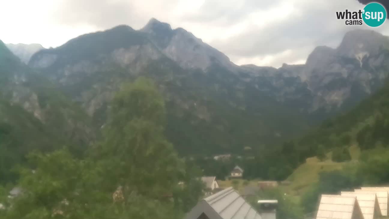 Webcam Trenta – View of Šplevt, Pihavec and Prisojnik