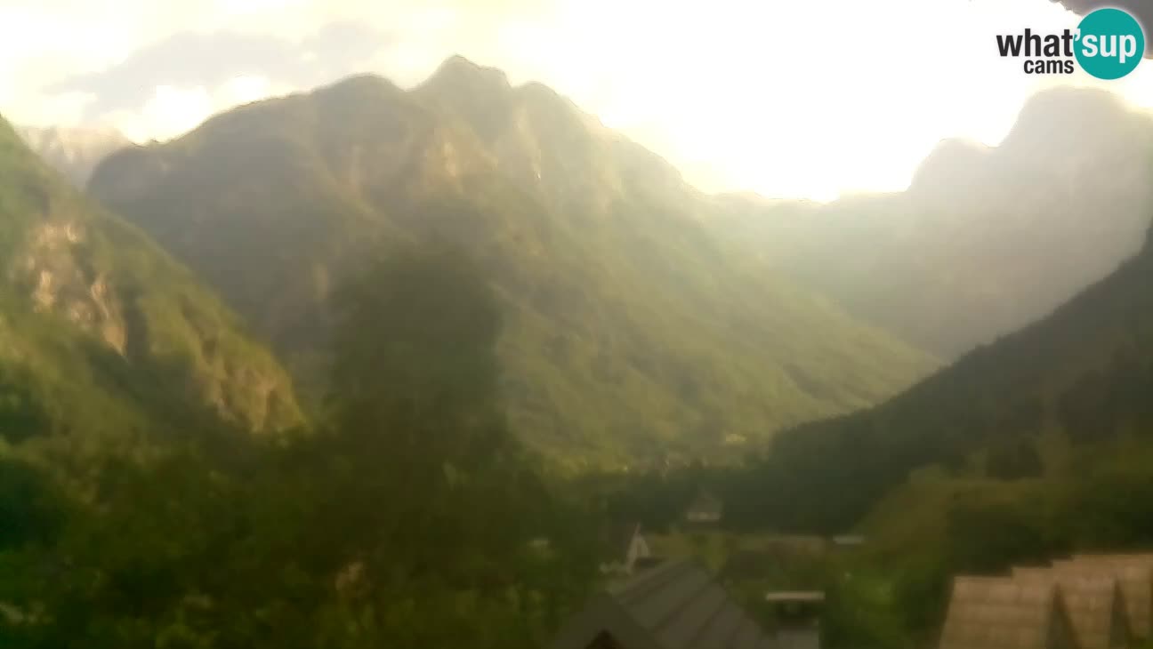 Webcam Trenta – View of Šplevt, Pihavec and Prisojnik