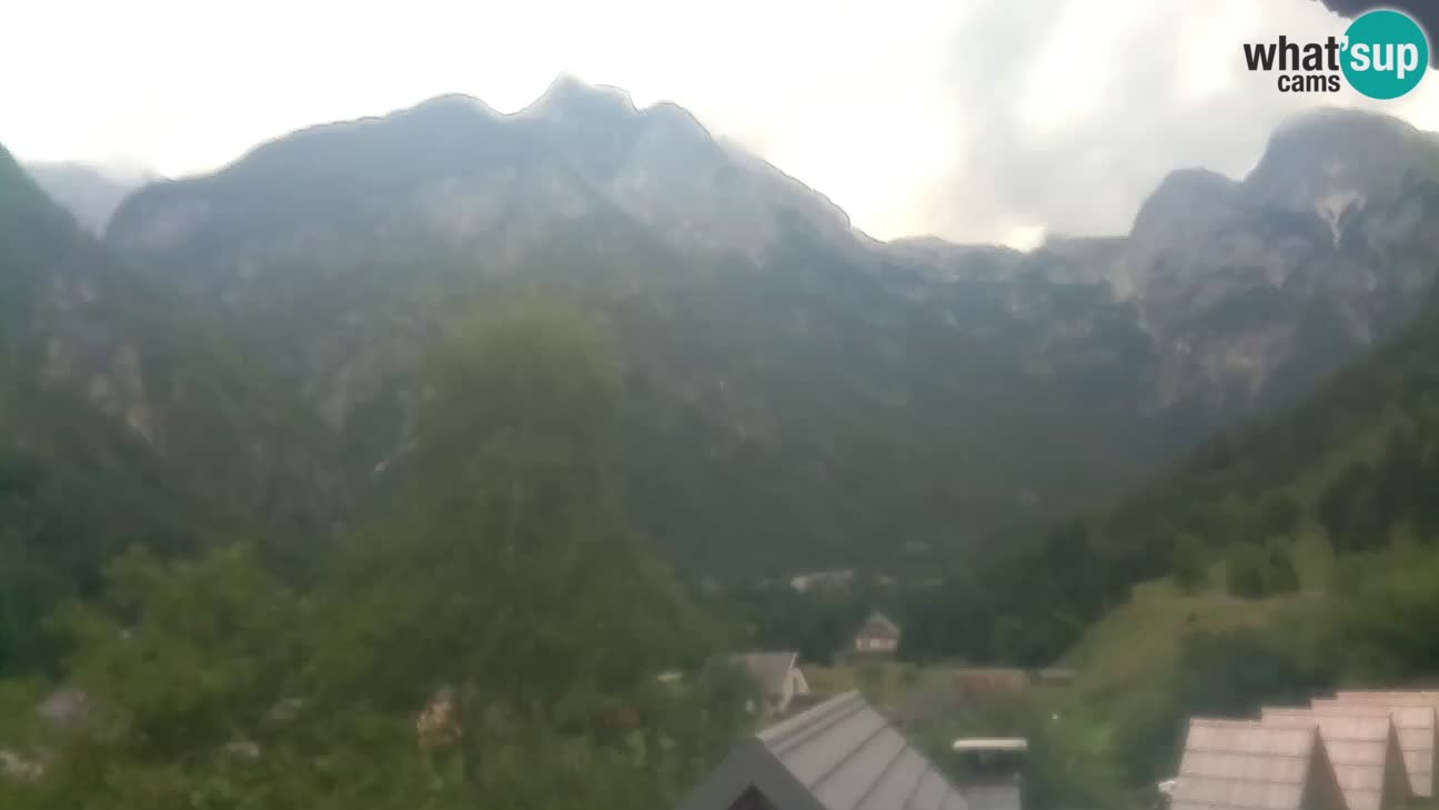 Spletna kamera Trenta – Pogled na Šplevt, Pihavec in Prisojnik