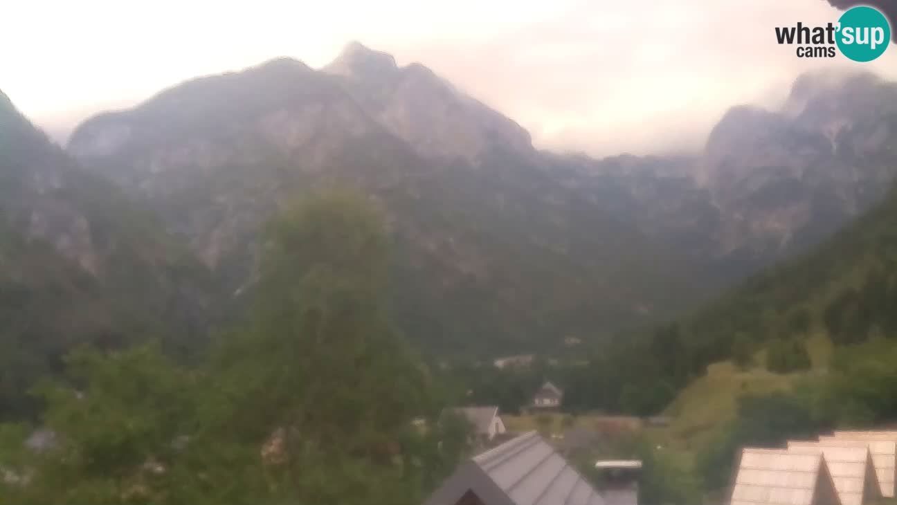 Spletna kamera Trenta – Pogled na Šplevt, Pihavec in Prisojnik