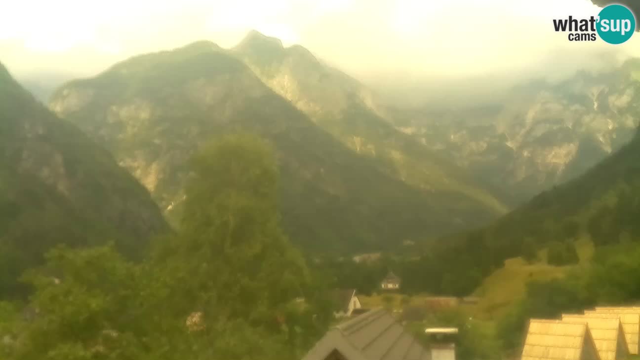 Spletna kamera Trenta – Pogled na Šplevt, Pihavec in Prisojnik