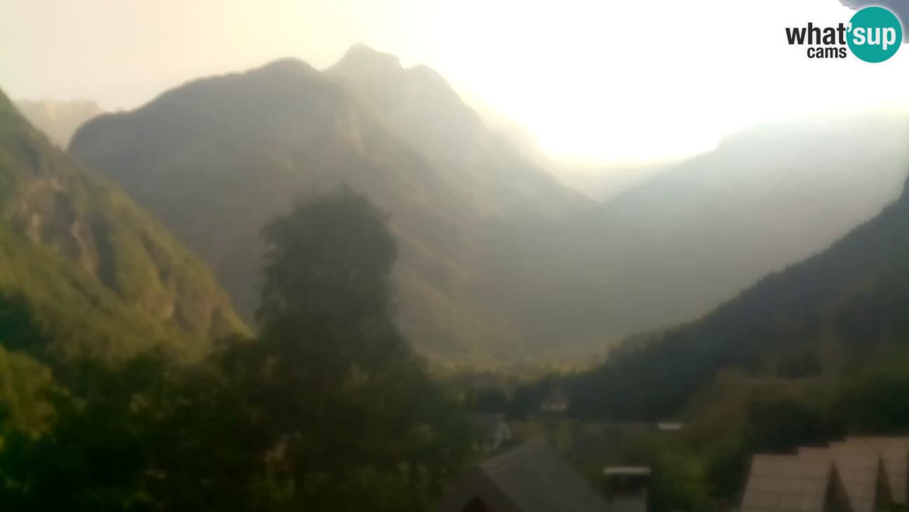 Webcam Trenta – View of Šplevt, Pihavec and Prisojnik