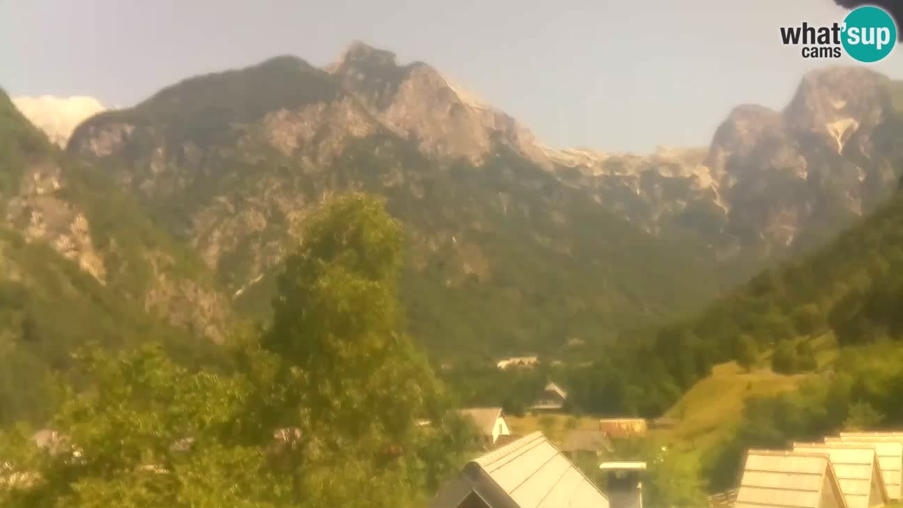 Webcam Trenta – View of Šplevt, Pihavec and Prisojnik