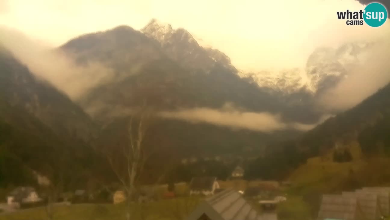 Spletna kamera Trenta – Pogled na Šplevt, Pihavec in Prisojnik