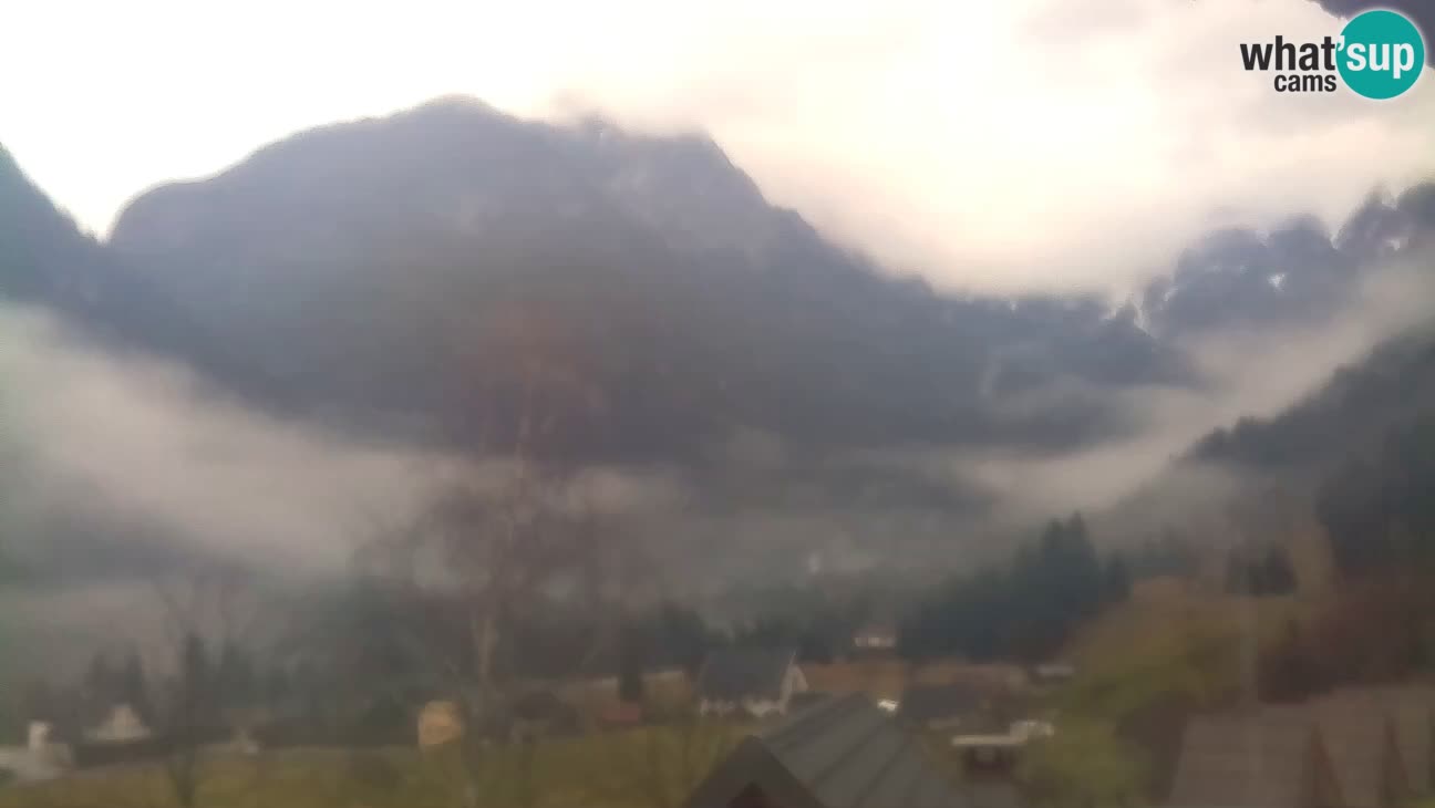 Spletna kamera Trenta – Pogled na Šplevt, Pihavec in Prisojnik