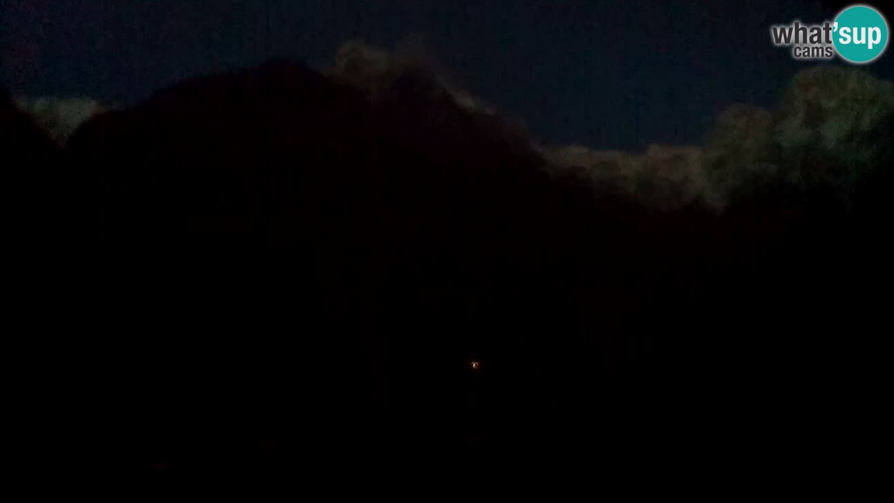 Webcam Trenta – View of Šplevt, Pihavec and Prisojnik