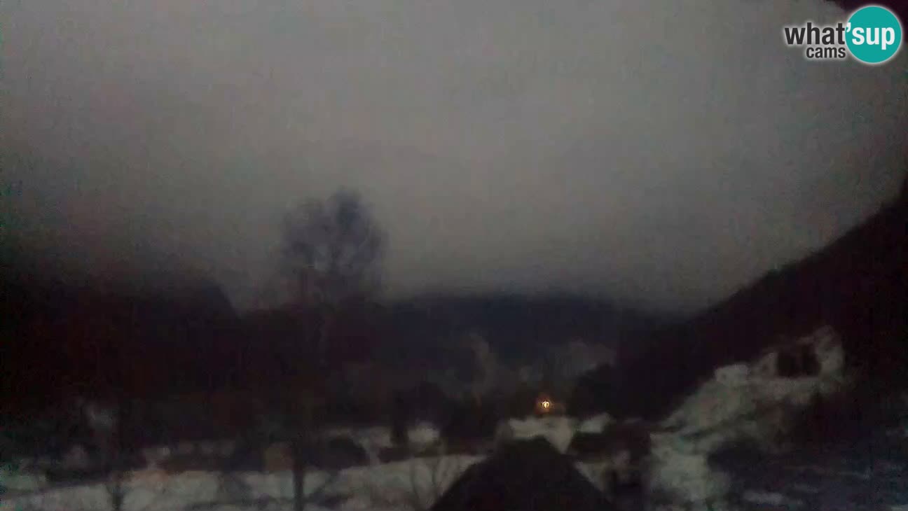 Spletna kamera Trenta – Pogled na Šplevt, Pihavec in Prisojnik