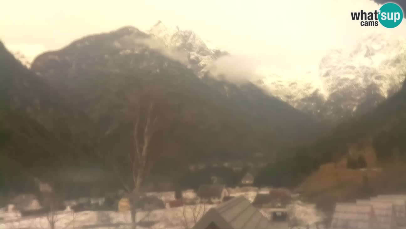 Web kamera Trenta – Pogled na Šplevt, Pihavec i Prisojnik