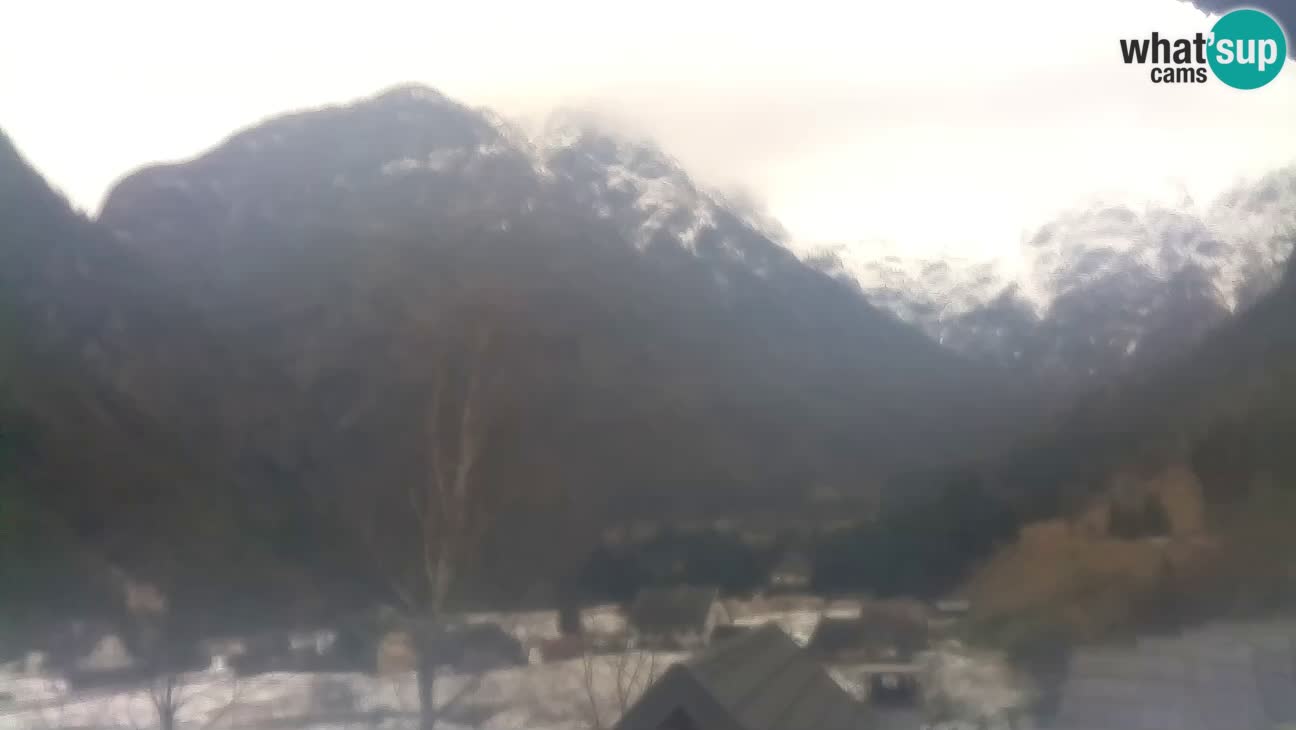 Web kamera Trenta – Pogled na Šplevt, Pihavec i Prisojnik