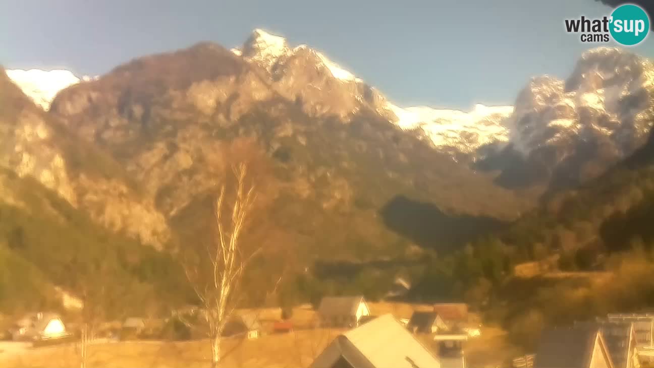 Web kamera Trenta – Pogled na Šplevt, Pihavec i Prisojnik