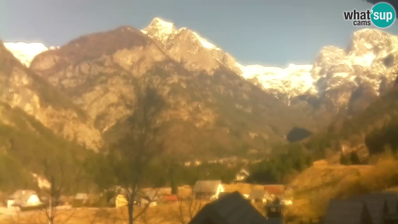 Spletna kamera Trenta – Pogled na Šplevt, Pihavec in Prisojnik