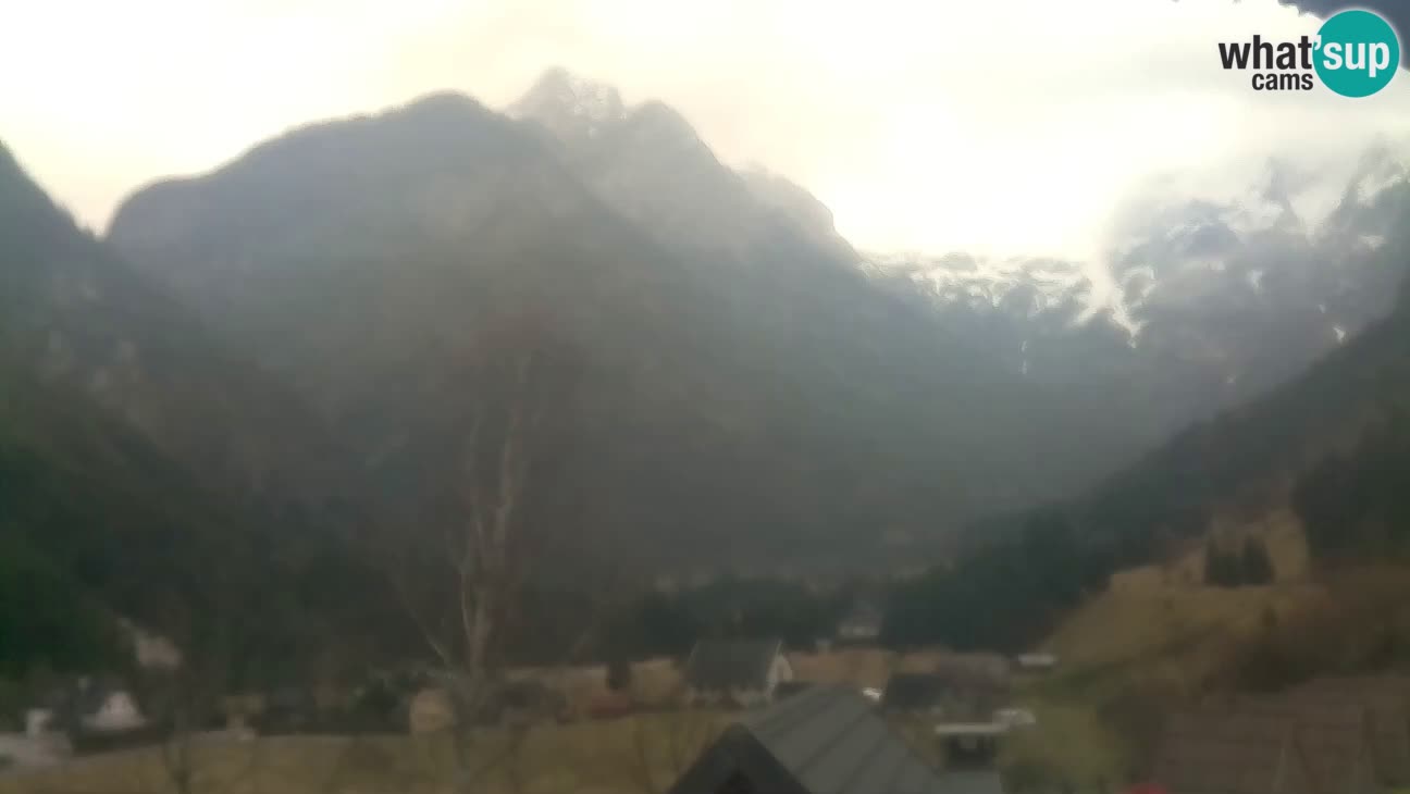 Web kamera Trenta – Pogled na Šplevt, Pihavec i Prisojnik