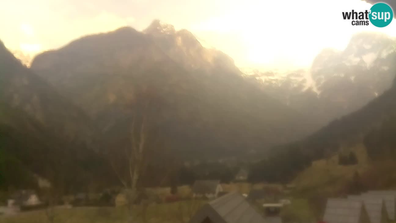Web kamera Trenta – Pogled na Šplevt, Pihavec i Prisojnik