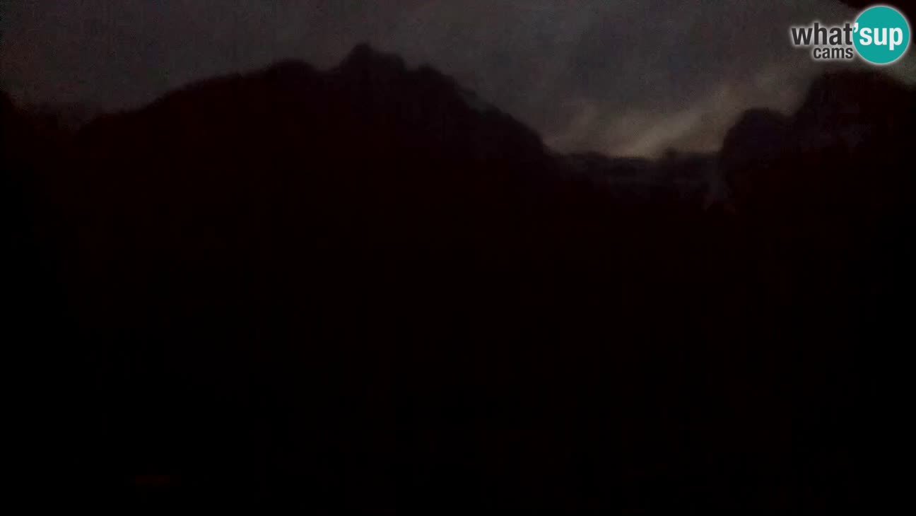 Webcam Trenta – View of Šplevt, Pihavec and Prisojnik