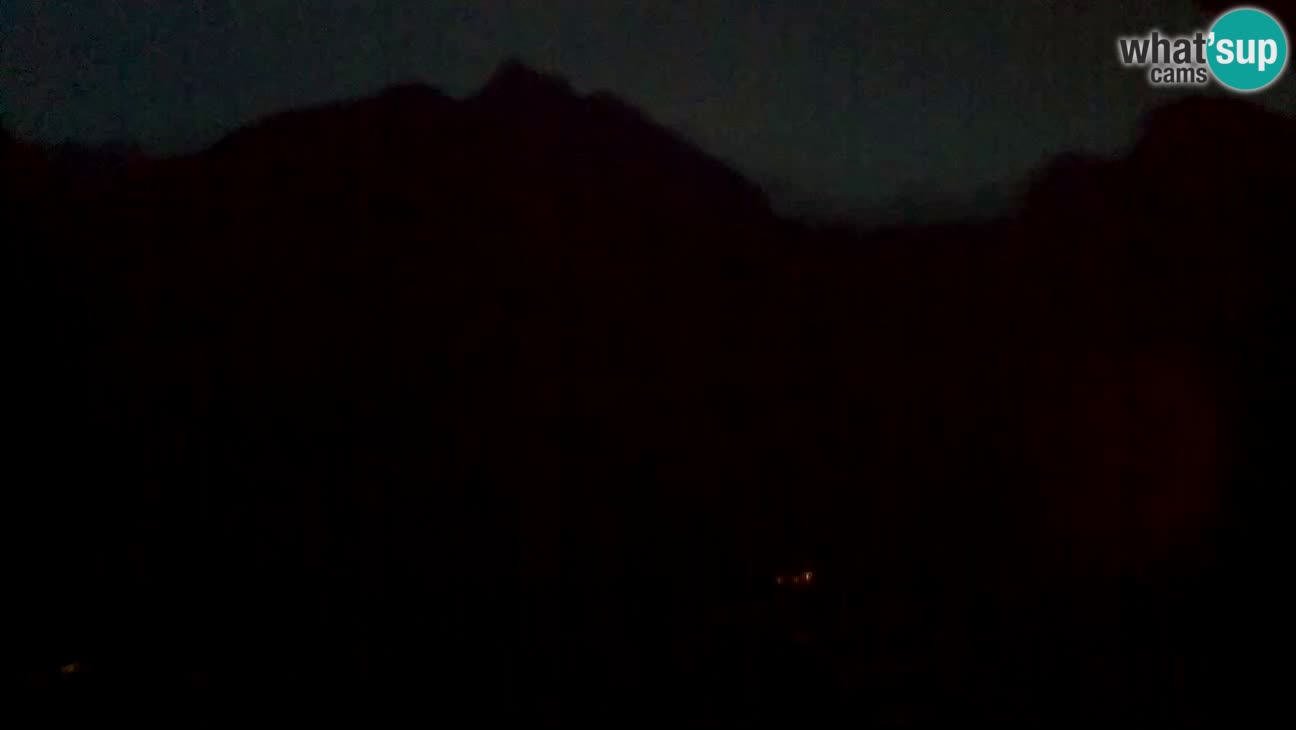 Webcam Trenta – View of Šplevt, Pihavec and Prisojnik