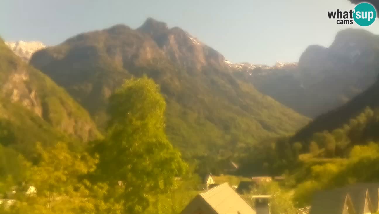 Webcam Trenta – View of Šplevt, Pihavec and Prisojnik