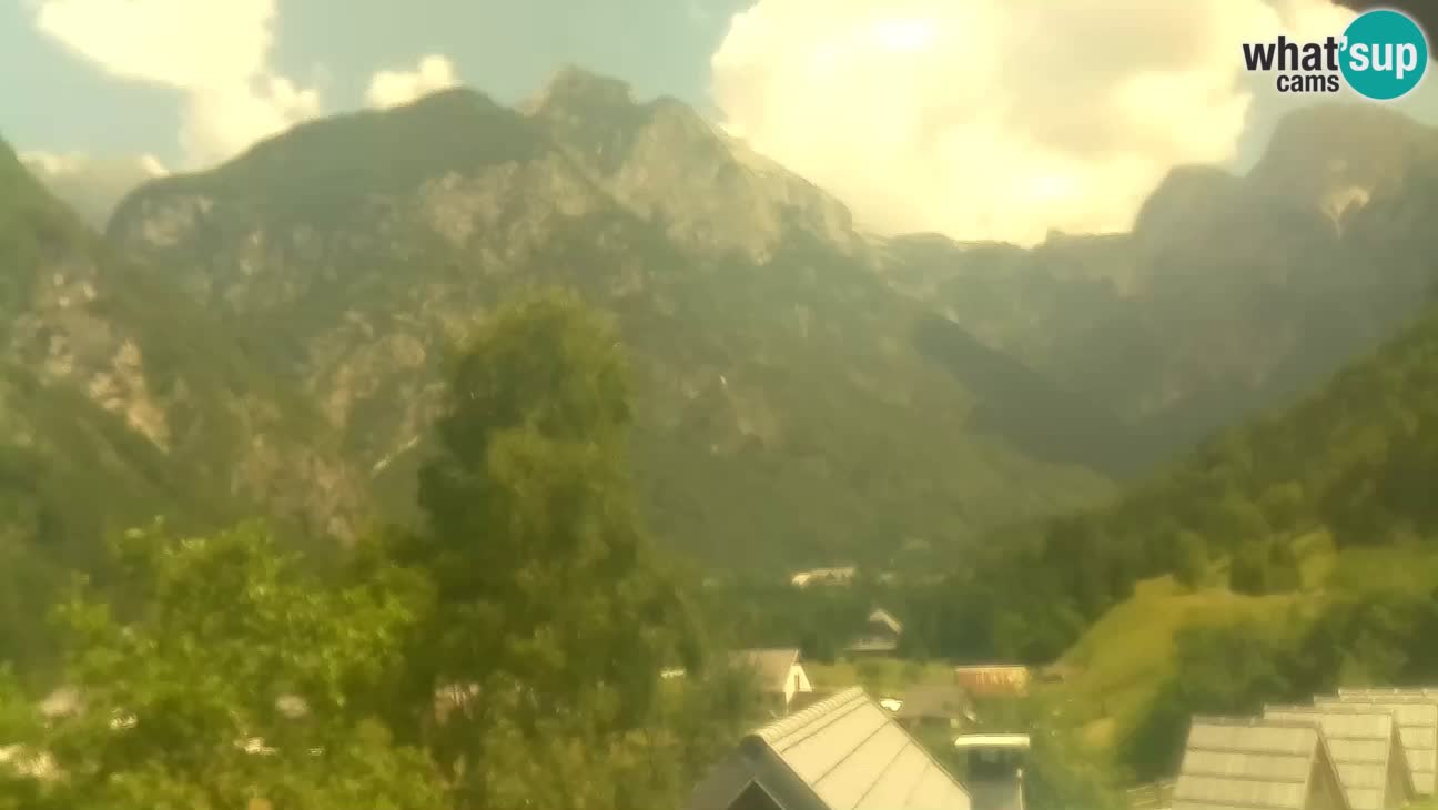 Spletna kamera Trenta – Pogled na Šplevt, Pihavec in Prisojnik