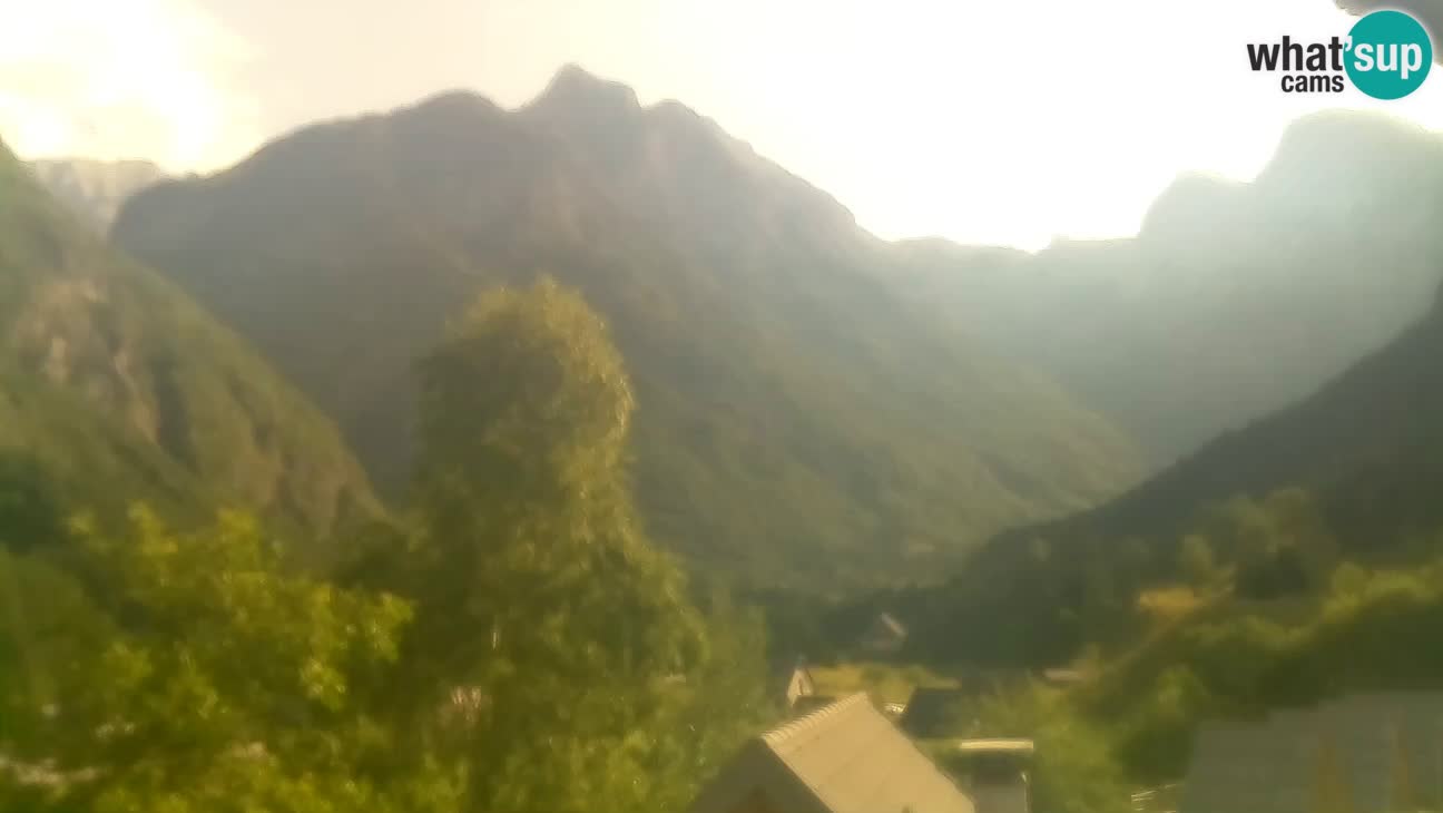Webcam Trenta – View of Šplevt, Pihavec and Prisojnik