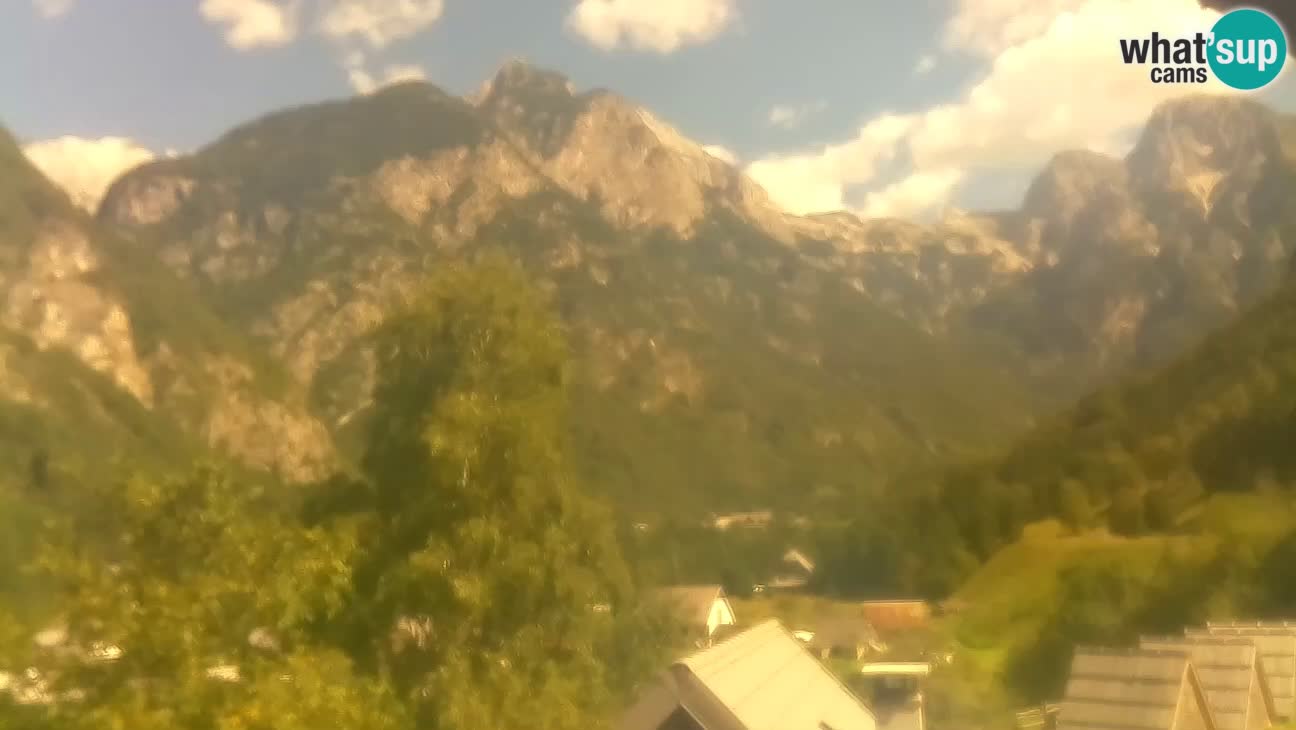 Webcam Trenta – View of Šplevt, Pihavec and Prisojnik