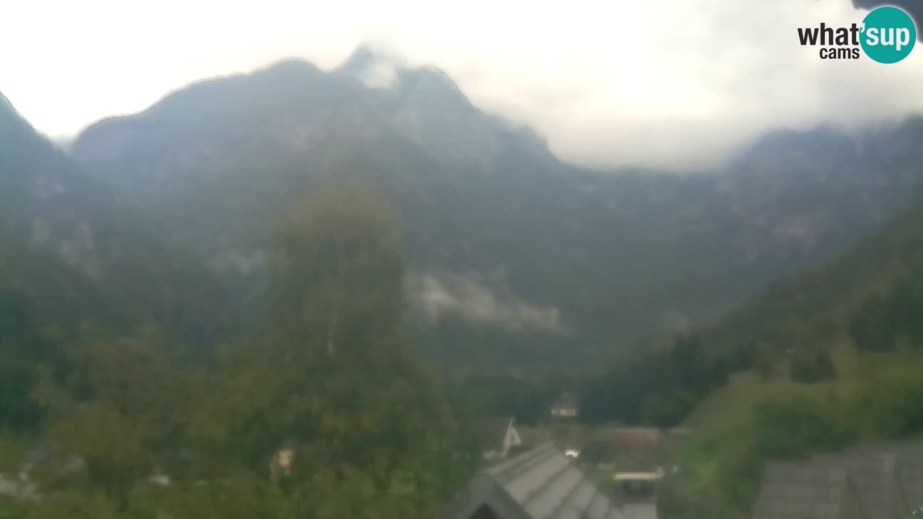 Spletna kamera Trenta – Pogled na Šplevt, Pihavec in Prisojnik
