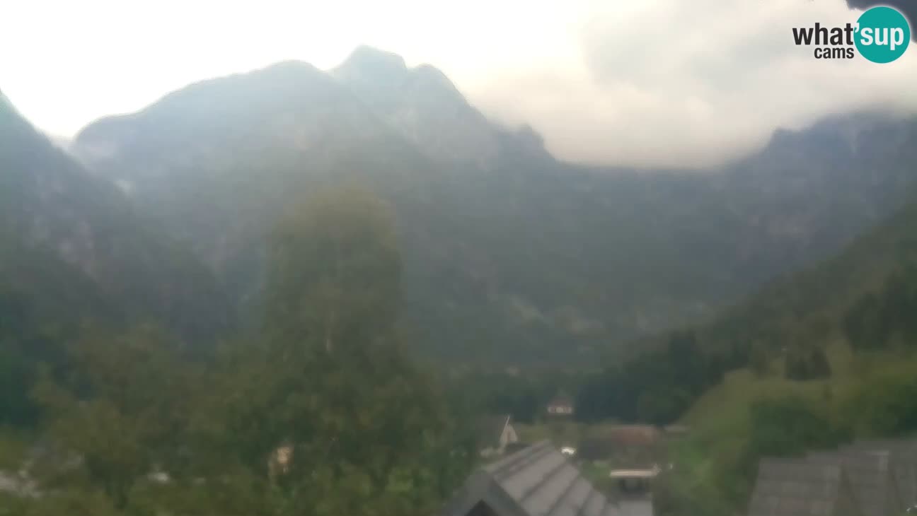 Webcam Trenta – View of Šplevt, Pihavec and Prisojnik