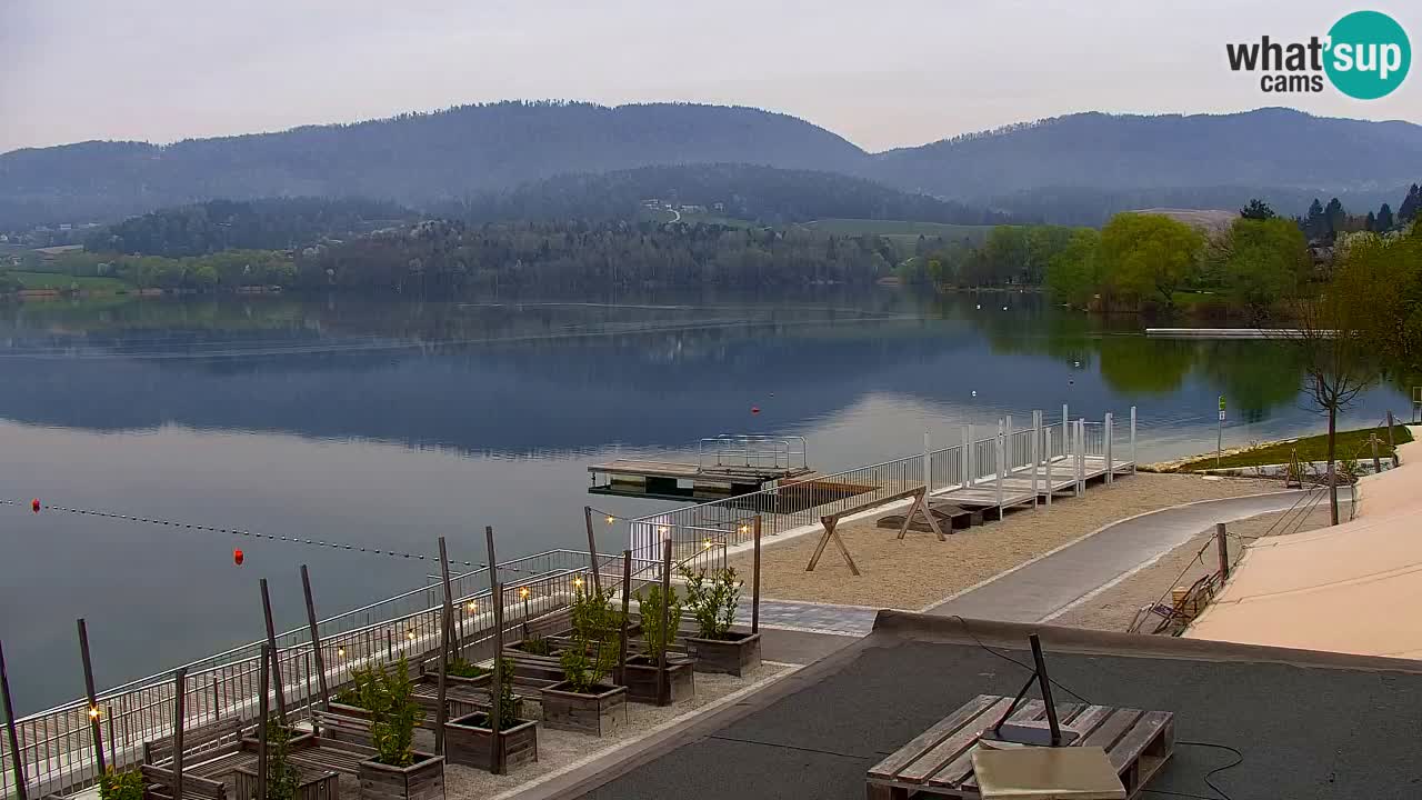 Spletna kamera Velenjsko jezero – Pogled v živo z Velenjske plaže