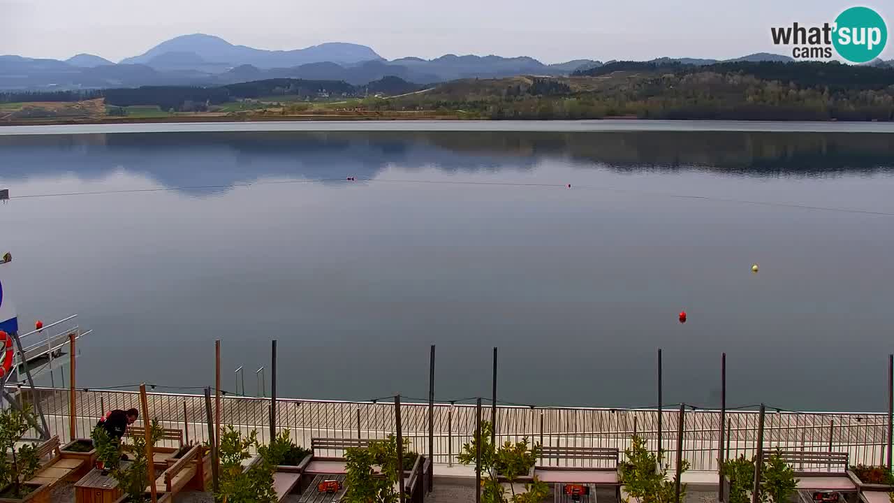 Spletna kamera Velenjsko jezero – Pogled v živo z Velenjske plaže
