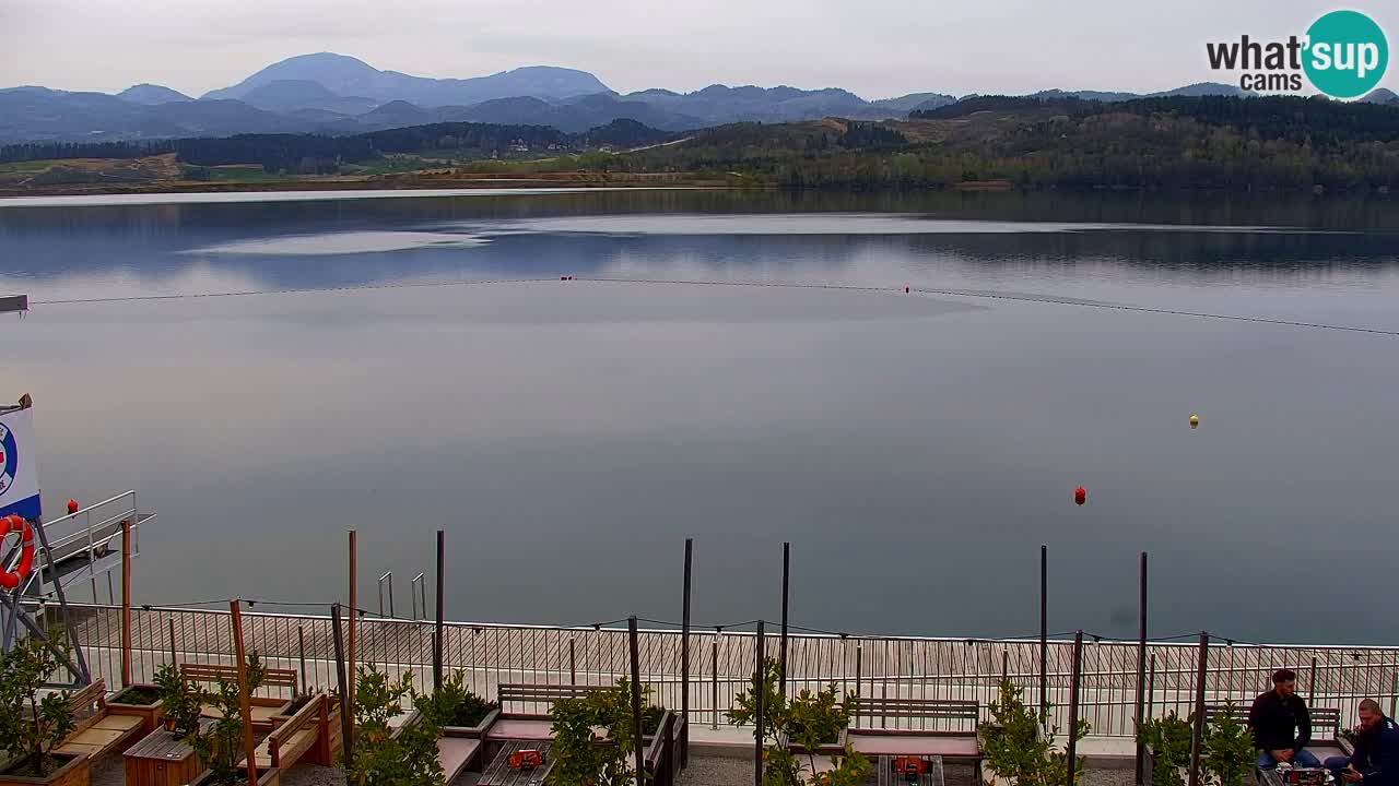 Spletna kamera Velenjsko jezero – Pogled v živo z Velenjske plaže