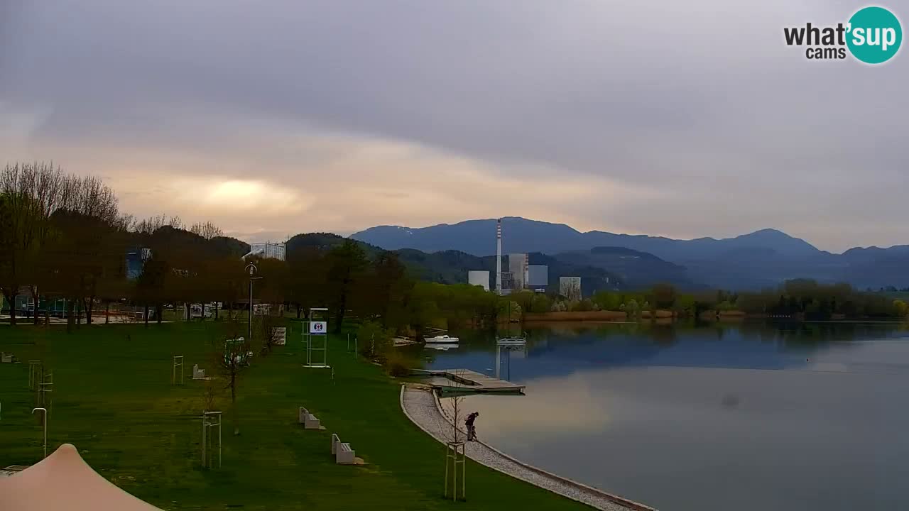 Spletna kamera Velenjsko jezero – Pogled v živo z Velenjske plaže