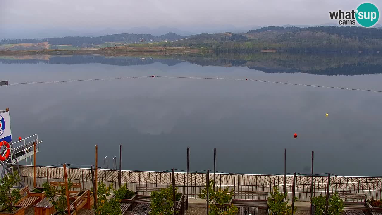 Spletna kamera Velenjsko jezero – Pogled v živo z Velenjske plaže