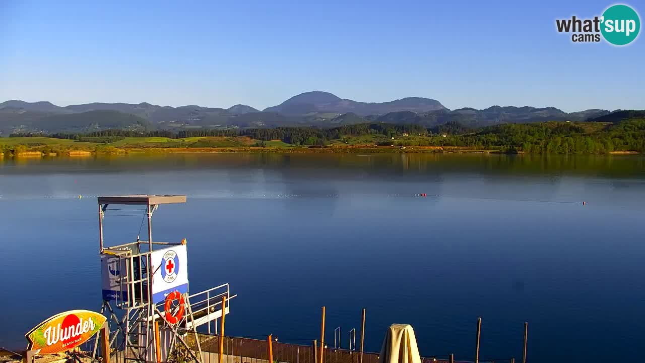 Spletna kamera Velenjsko jezero – Pogled v živo z Velenjske plaže