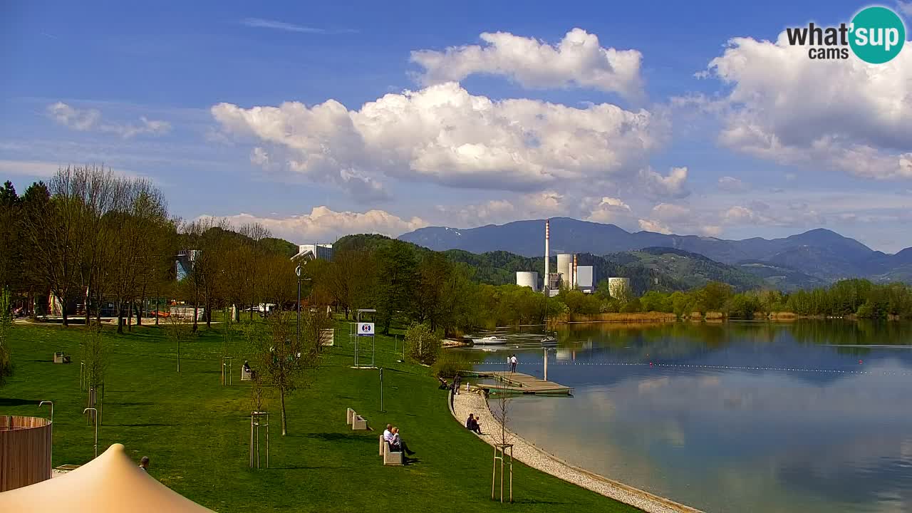 Spletna kamera Velenjsko jezero – Pogled v živo z Velenjske plaže