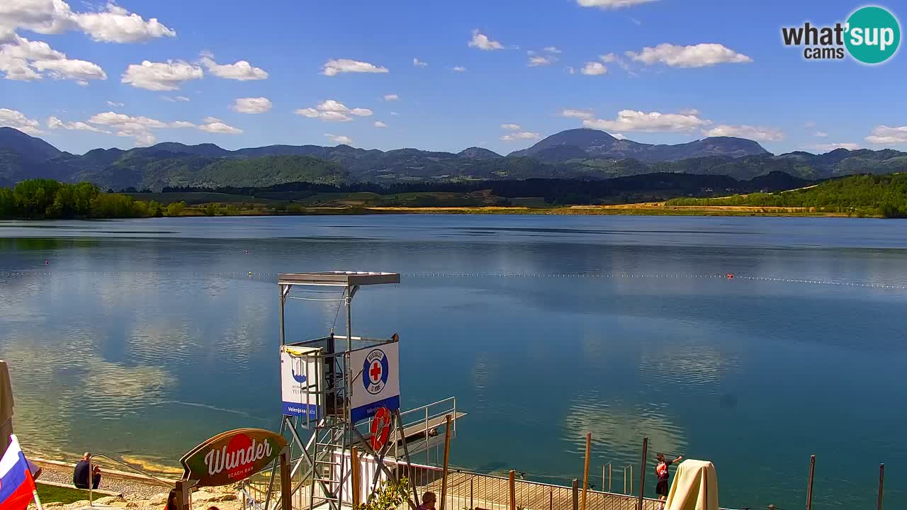 Spletna kamera Velenjsko jezero – Pogled v živo z Velenjske plaže