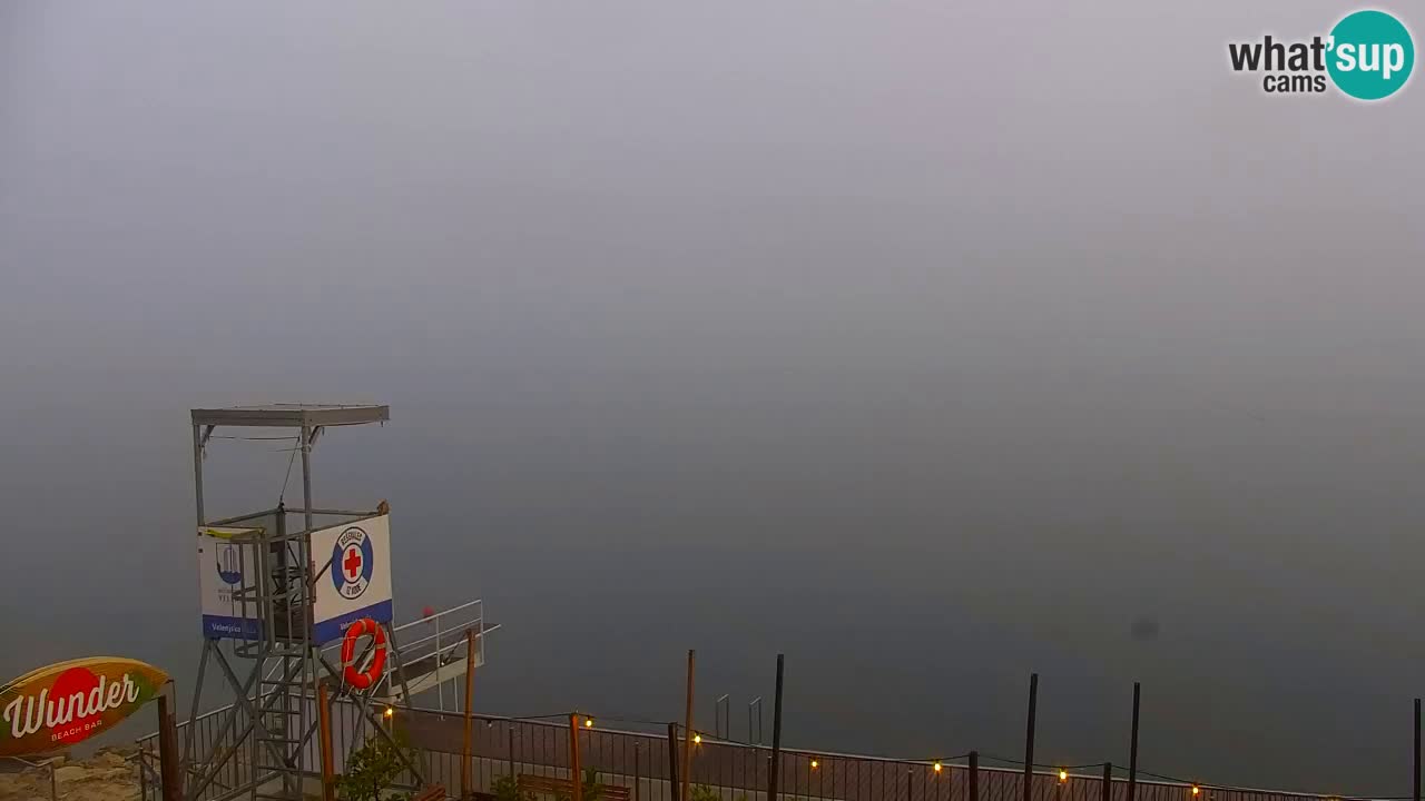 Spletna kamera Velenjsko jezero – Pogled v živo z Velenjske plaže