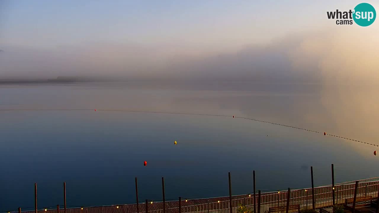 Spletna kamera Velenjsko jezero – Pogled v živo z Velenjske plaže