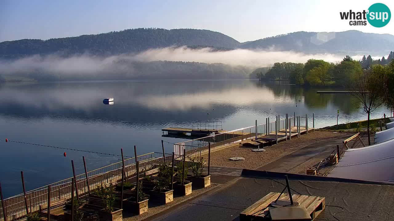 Spletna kamera Velenjsko jezero – Pogled v živo z Velenjske plaže