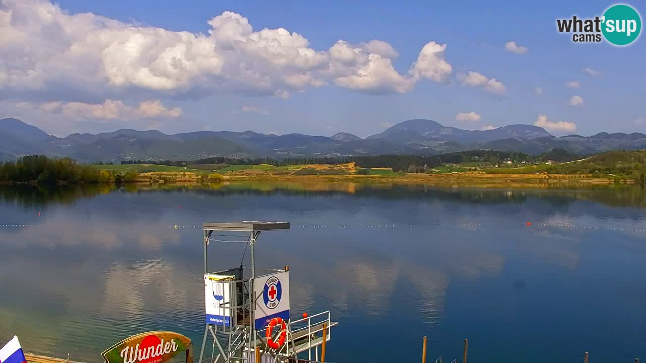 Spletna kamera Velenjsko jezero – Pogled v živo z Velenjske plaže