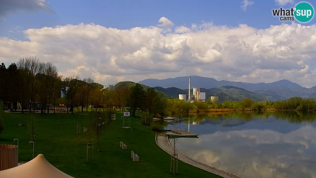 Spletna kamera Velenjsko jezero – Pogled v živo z Velenjske plaže