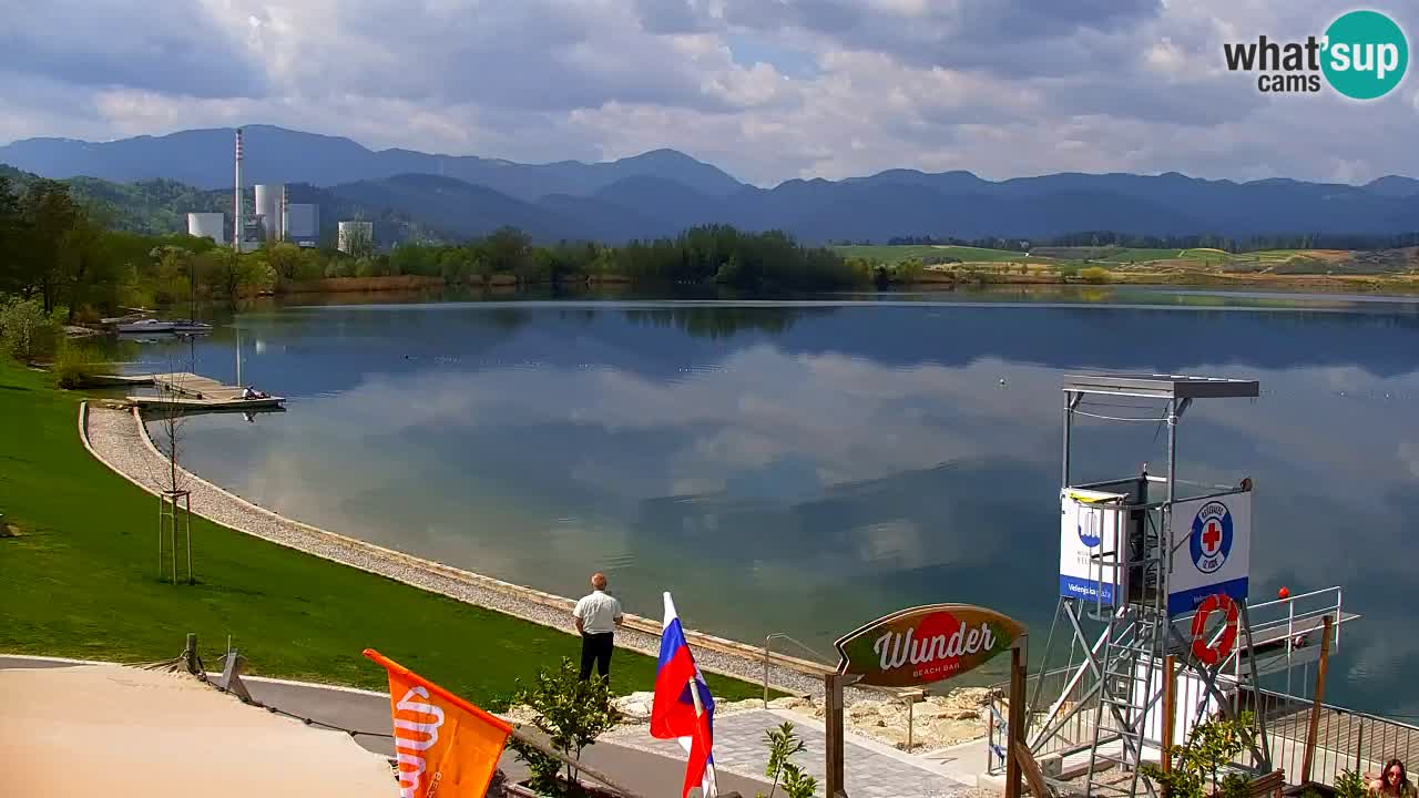 Spletna kamera Velenjsko jezero – Pogled v živo z Velenjske plaže