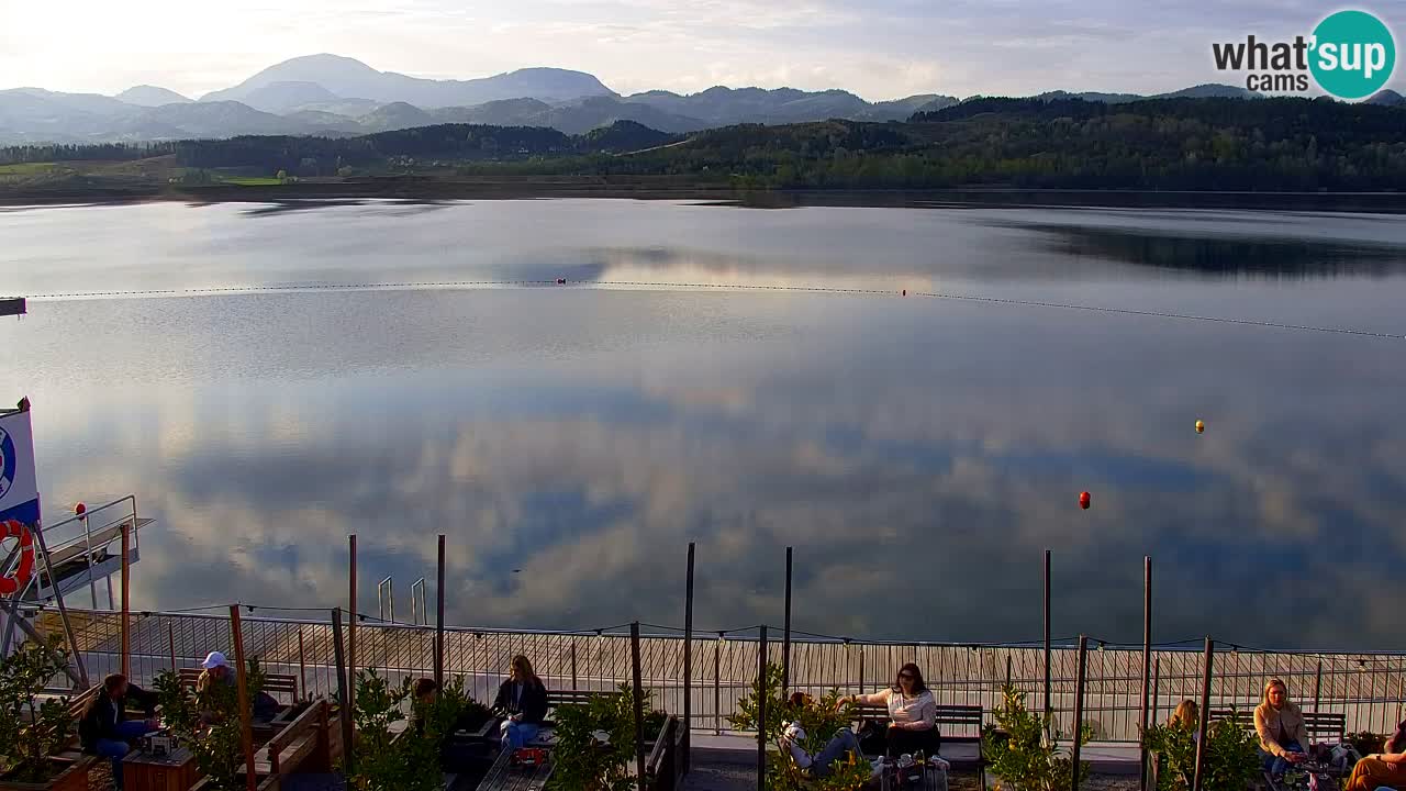 Spletna kamera Velenjsko jezero – Pogled v živo z Velenjske plaže