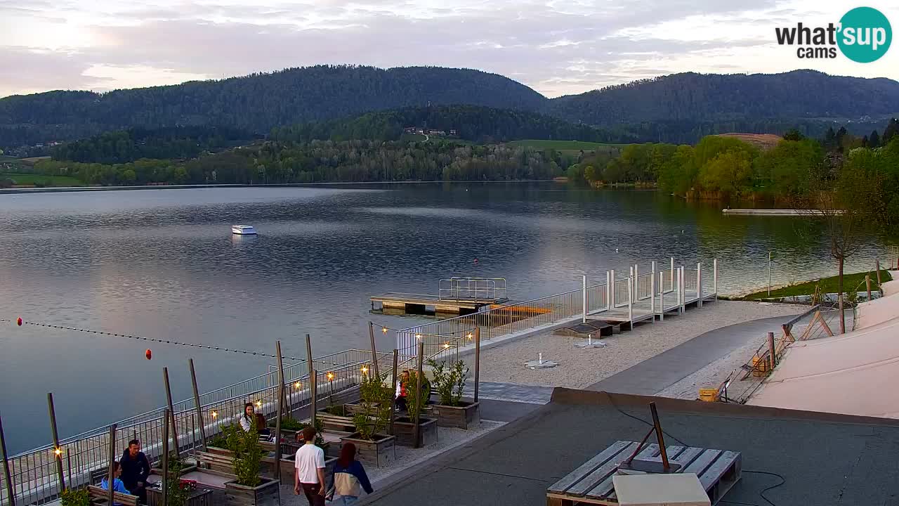 Spletna kamera Velenjsko jezero – Pogled v živo z Velenjske plaže