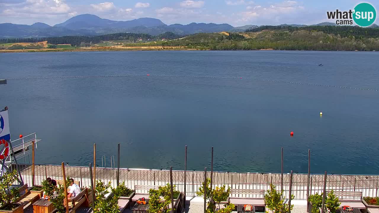 Spletna kamera Velenjsko jezero – Pogled v živo z Velenjske plaže