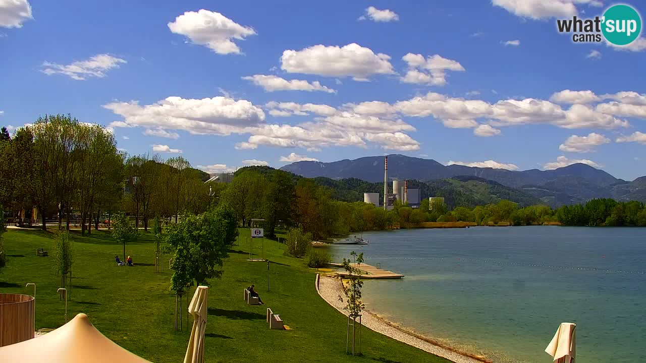 Spletna kamera Velenjsko jezero – Pogled v živo z Velenjske plaže
