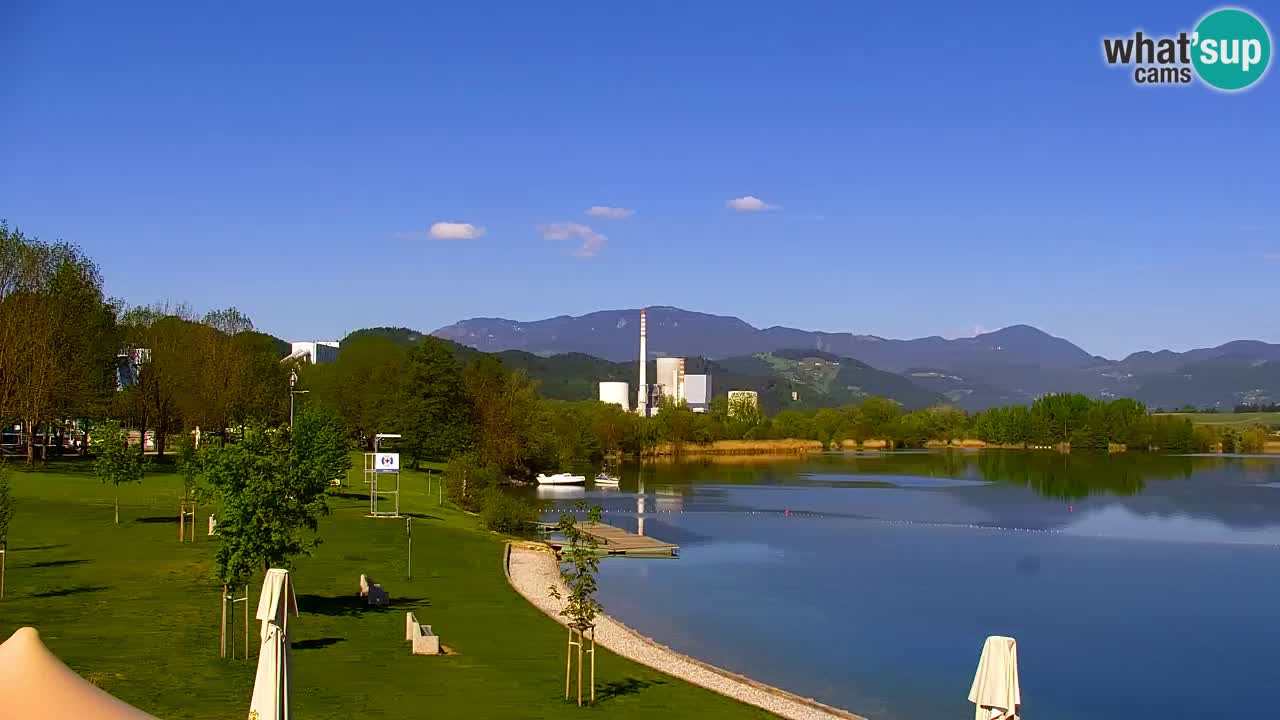 Spletna kamera Velenjsko jezero – Pogled v živo z Velenjske plaže