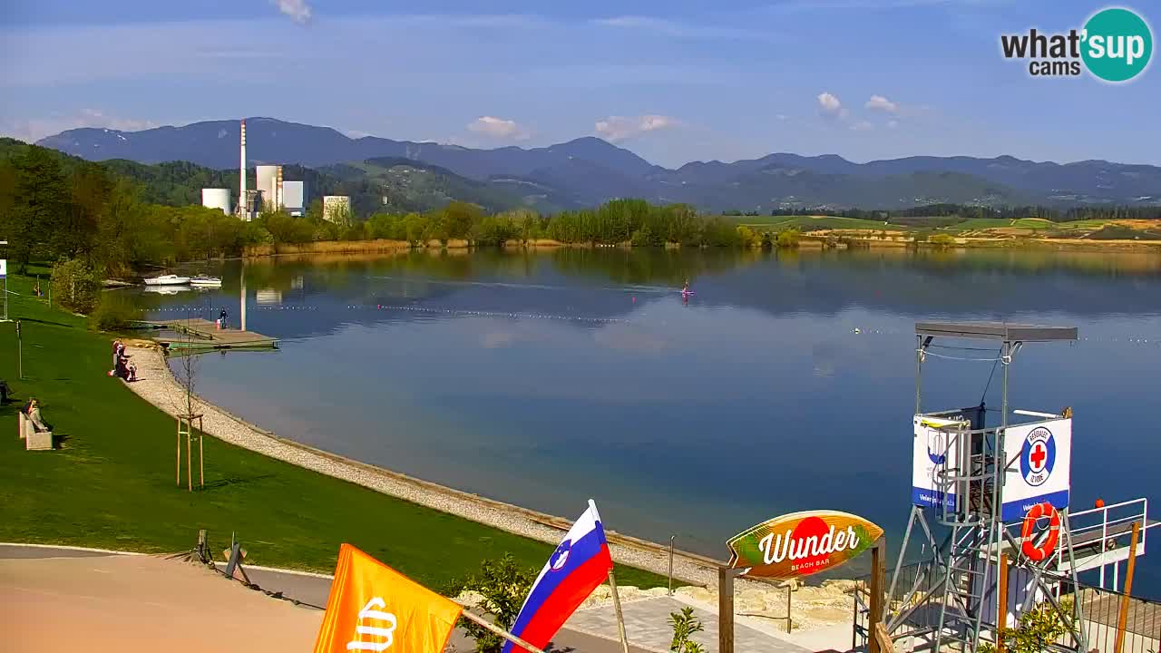 Spletna kamera Velenjsko jezero – Pogled v živo z Velenjske plaže